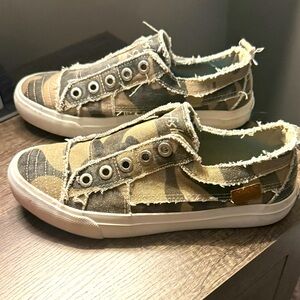 Bought from the Buckle blowfish camo slip on shoes only wore one time. Too small